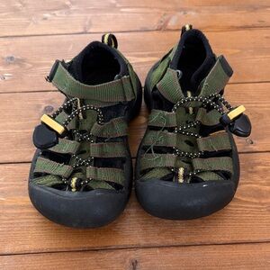 Keen Kids Green and Black Adventure Sandals - Size 10